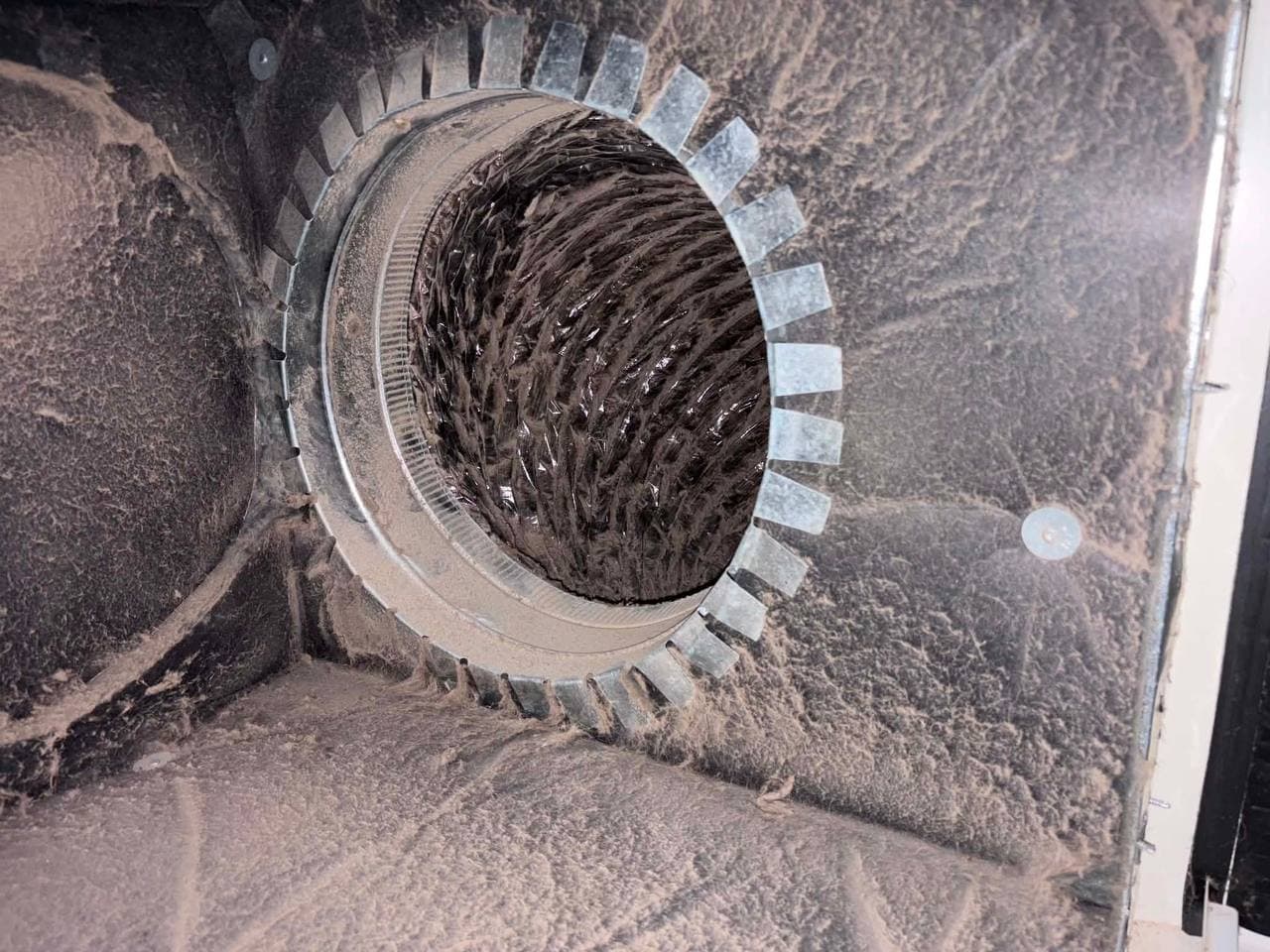 Heavy contamination in air duct connection